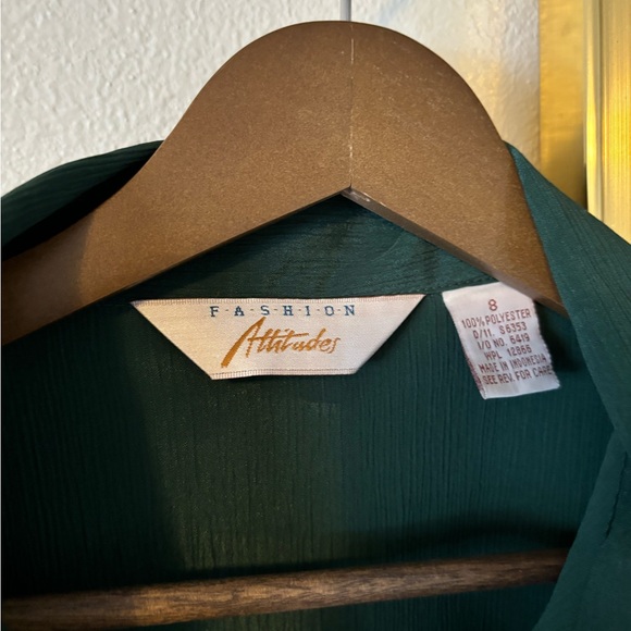 Green silky type top - Picture 4 of 5